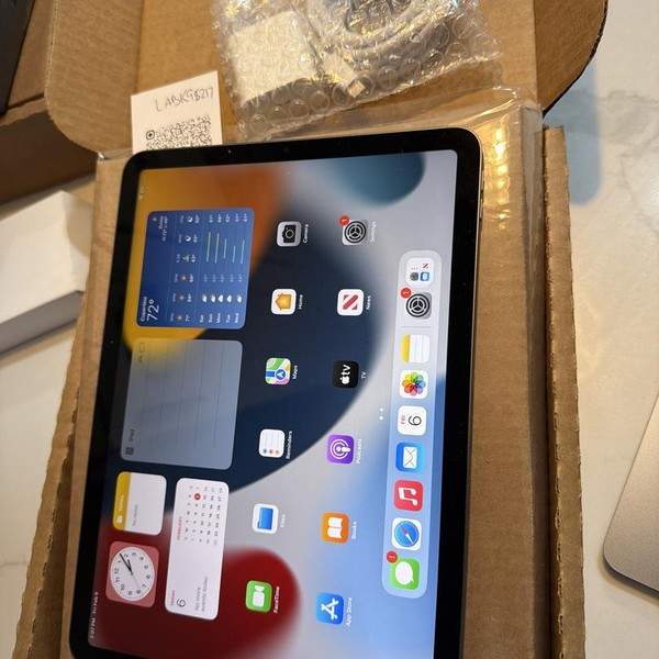 Apple iPad Air 5th Gen - Wi-Fi, 64 GB, Gray, A2588