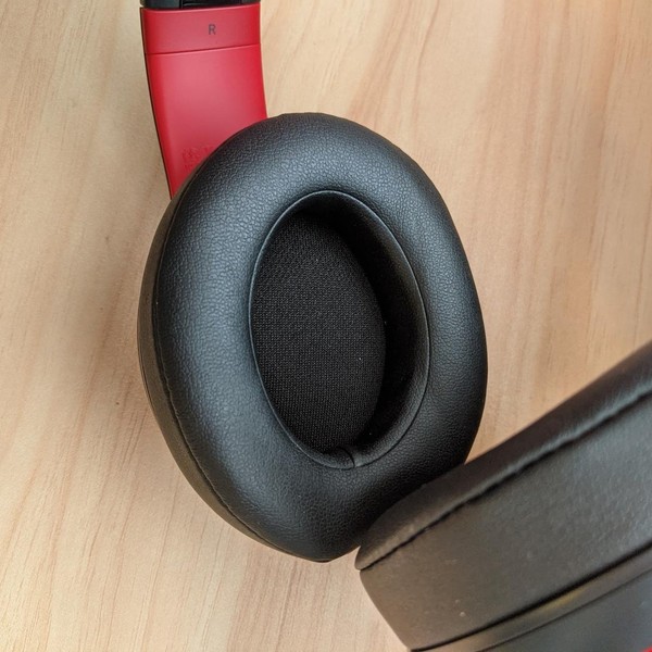 Beats Studio3 - Black & Red