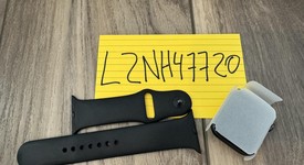 Mint
													Apple Watch Series 4 44mm - Unlocked, Gray, A1976 - Cellular, Aluminum, photo 4 of 11