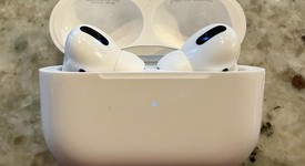 Used
													Apple AirPods Pro - Wireless Case, photo 2 of 9