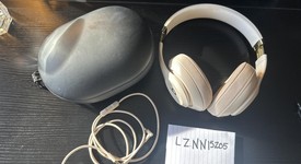 Used
													Beats Studio3 - Tan, photo 1 of 4