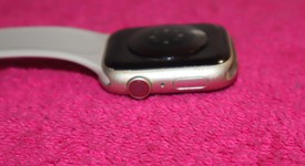 Good
													Apple Watch Series 7 45mm - Unlocked, Starlight, A2477 - Cellular, Nike, photo 4 of 9