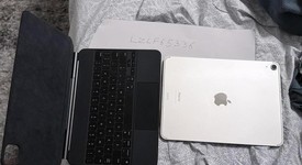 Good
													Apple iPad Air 5th Gen - Unlocked, Starlight, 256 GB, A2589, photo 1 of 2