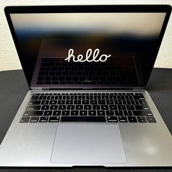 MacBook Air 2019 - 13 inch - 128 GB, Gray, 8 GB, Intel Core i5