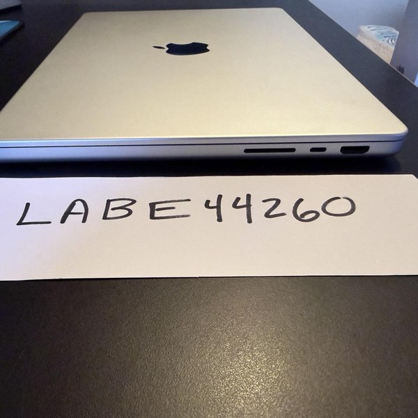 MacBook Pro 2021 - 14 inch - 512 GB, Silver, 16 GB, Apple M1 Pro 8-core