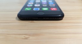 Fair
													Apple iPhone SE 3rd Gen 2022 - Unlocked, Midnight, 64 GB, A2595, photo 3 of 15