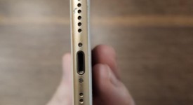 Good
													Apple iPhone 8 - AT&T, Gold, 64 GB, A1863, photo 3 of 8