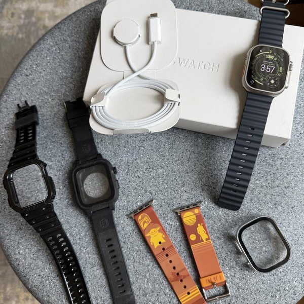 Apple Watch Ultra 49mm - Unlocked, Titanium, A2622