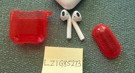 Used
													Apple AirPods 2nd Gen - Lightning Case, photo 4 of 11