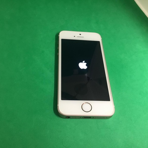 Apple iPhone SE 1st Gen 2016 - Unlocked, 32 GB, Rose Gold, A1662