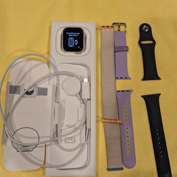 Apple Watch SE 2nd Gen 40mm - Starlight, A2722 - GPS, Aluminum