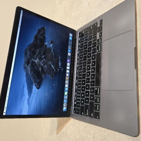 MacBook Pro 2020 - 13 inch - 256 GB, Gray, 8 GB, Intel Core i5