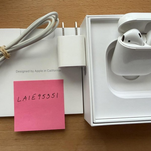 Apple AirPods (1st Gen) - Lightning Case