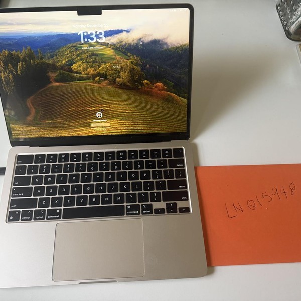 MacBook Air 2022 (M2) - 13 inch - 512 GB, Starlight, 16 GB, Apple M2