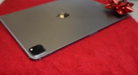 Mint
													Apple iPad Pro 12.9" 6th Gen 2022 - Unlocked, Silver, 128 GB, photo 4 of 10