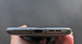 Mint
													Motorola Razr (2024) - Unlocked, Gray, 256 GB, 8 GB, photo 4 of 12