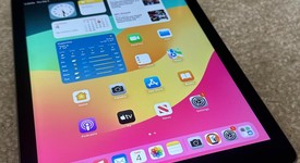 Mint
													Apple iPad 6th Gen - Unlocked, Gray, 32 GB, A1954, photo 2 of 8