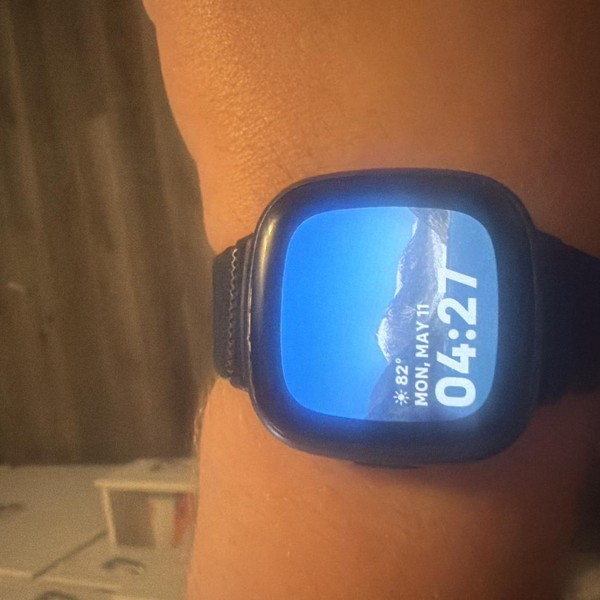 Fitbit Versa 4 - Graphite
