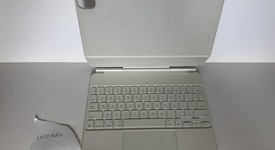 Used
													Apple Magic Keyboard for iPad - White, photo 1 of 3