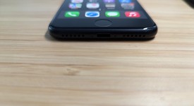 Good
													Apple iPhone SE 3rd Gen 2022 - Unlocked, Midnight, 64 GB, A2595, photo 3 of 13