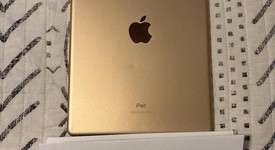 Good
													Apple iPad 7th Gen - Unlocked, Gold, 32 GB, A2200, photo 3 of 7
