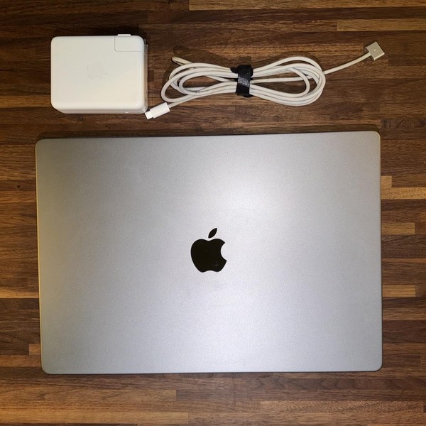 MacBook Pro 2021 - 16 inch - 1 TB, Gray, 16 GB, Apple M1 Pro 10-core