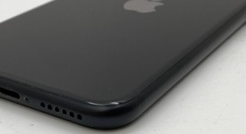 Fair
													Apple iPhone SE 2nd Gen 2020 - Unlocked, Black, 128 GB, A2275, photo 5 of 7