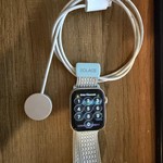 Good Apple Watch SE (2nd Gen) 44mm - Silver, A2723 - GPS, Aluminum