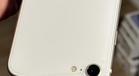 Good
													Apple iPhone SE 2nd Gen 2020 - Unlocked, White, 64 GB, A2275, photo 4 of 5