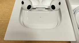 Used
													Apple AirPods 3rd Gen - MagSafe Case, photo 2 of 3
