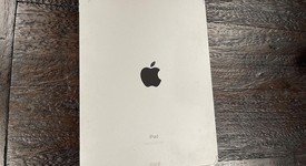 Good
													Apple iPad Pro 11" 2018 - AT&T, Silver, 64 GB, A2013, photo 4 of 8