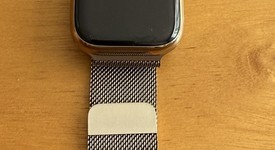 Good
													Apple Watch Series 8 45mm - Unlocked, Gold, A2774 - Cellular, Stainless, photo 4 of 10