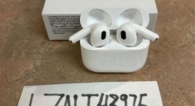 Used
													Apple AirPods 3rd Gen - MagSafe Case, photo 1 of 6