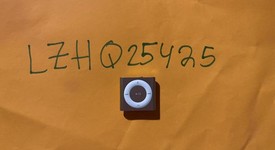 Fair
													Apple iPod Shuffle 4th Gen - Gold, 2 GB, A1373, photo 1 of 6
