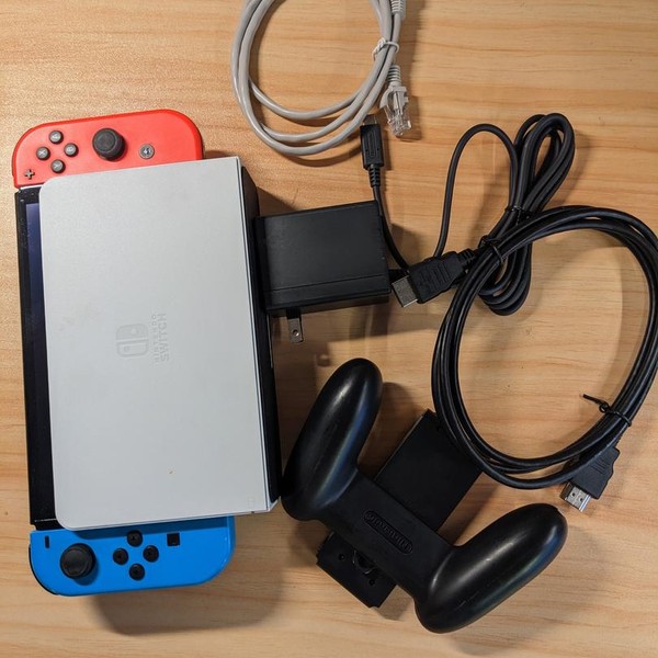Nintendo Switch - OLED - 64 GB, Red & Blue