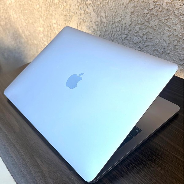 MacBook Pro 2019 - 13 inch - 128 GB, Gray, 8 GB, Intel Core i5