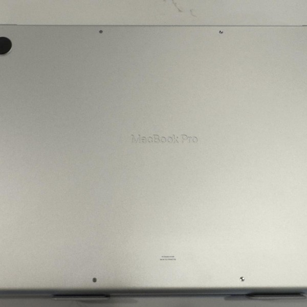 MacBook Pro 2024 - 16 inch - 1 TB, Silver, 48 GB, Apple M4 Max 16-core