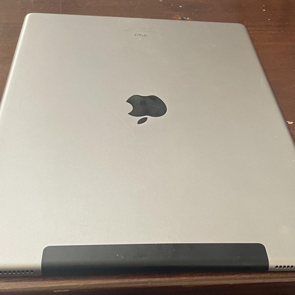 Apple iPad Pro 12.9 inch 1st Gen 2015 - Unlocked, 256 GB, Silver, A1652, 1st Gen 2015