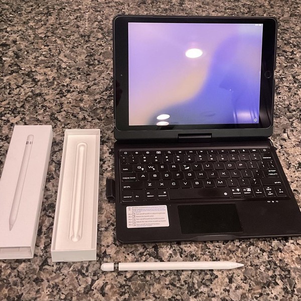 Apple iPad 7th Gen - Wi-Fi, 32 GB, Gray, A2197