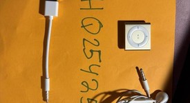 Fair
													Apple iPod Shuffle 4th Gen - Gold, 2 GB, A1373, photo 3 of 6