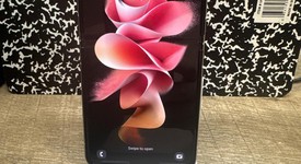 Good
													Samsung Galaxy Z Flip3 5G - Unlocked, Cream, 128 GB, 8 GB, SM-F711U1, photo 1 of 10