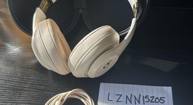 Used
													Beats Studio3 - Tan, photo 2 of 4