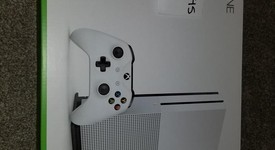 Mint
													Xbox One S (2016) - White, 2 TB, photo 2 of 2