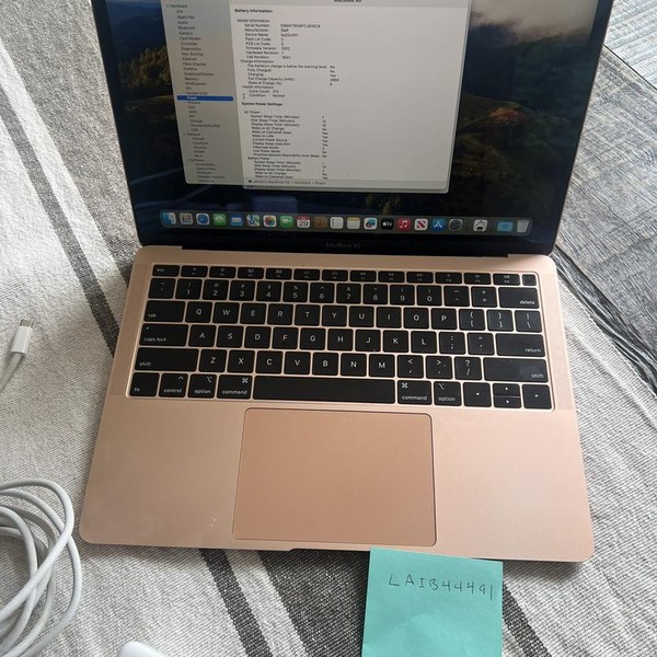 MacBook Air 2019 - 13 inch - 128 GB, Gold, 8 GB, Intel Core i5