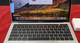 Good
													MacBook Pro 2017 (With Touch Bar) - 13" - Silver, 512 GB, 8 GB, photo 2 of 3