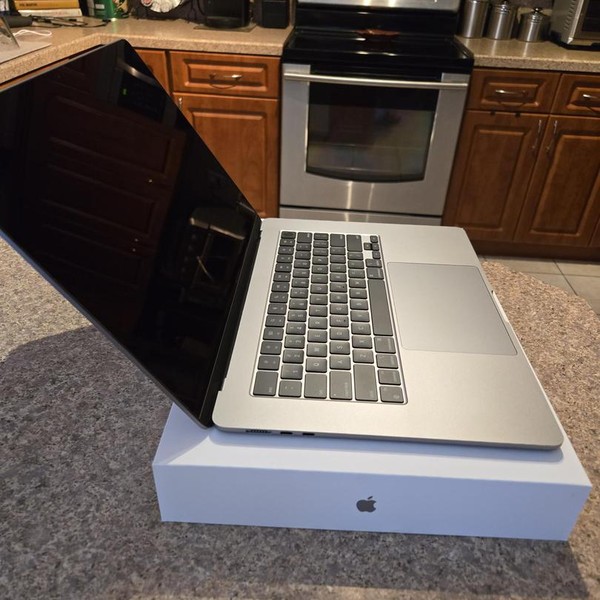 MacBook Air 2024 (M3) - 15 inch - 256 GB, Gray, 16 GB, Apple M3, 10-core GPU