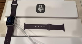 Mint
													Apple Watch SE 1st Gen 40mm - Unlocked, Silver, A2353 - Cellular, Aluminum, photo 2 of 3