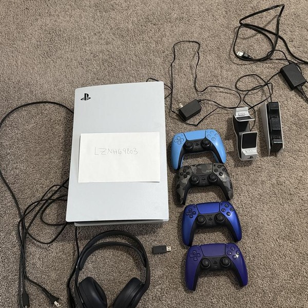 PlayStation 5 Standard Edition (2020) - 825 GB, White, Standard Edition