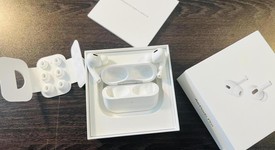 Used
													Apple AirPods Pro 2 - Lightning, photo 5 of 9