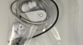 Used
													Beats Powerbeats - White, photo 1 of 3